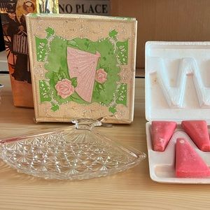 Avon Hostess Fancy Soap Dish w Soap